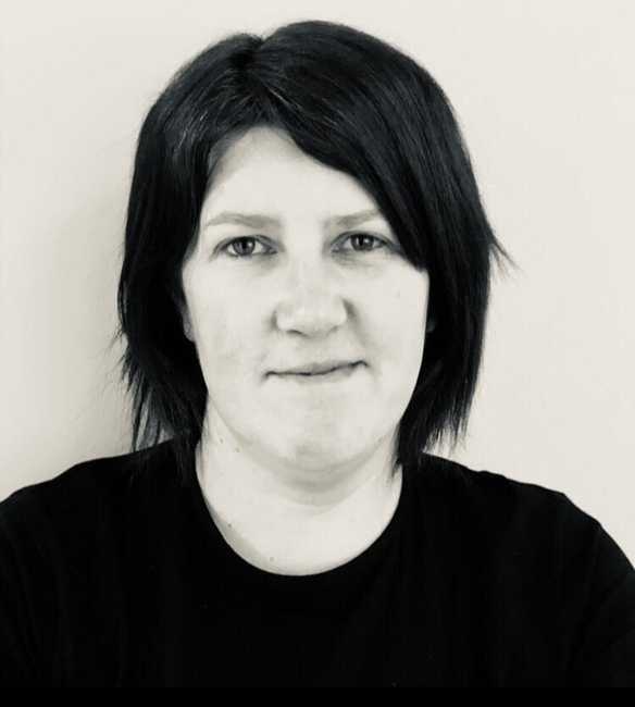 Portrait of Lisa Hartley